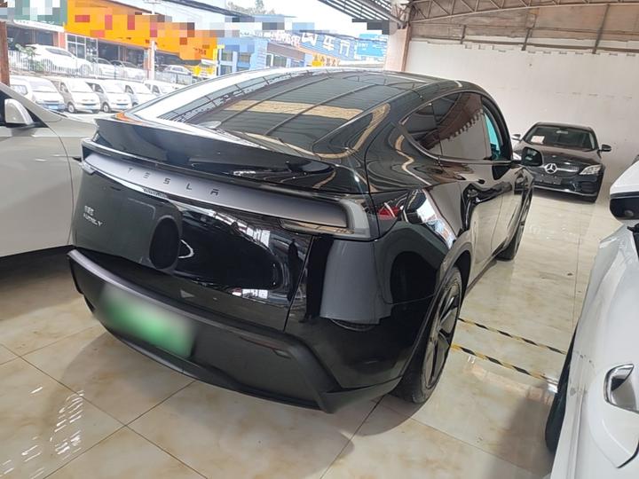 Model Y 2025 RWD photo 6