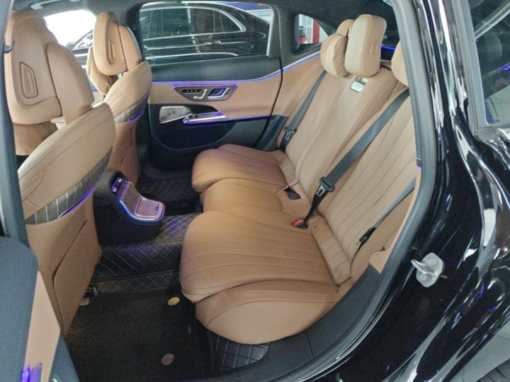 E-Class 2026 E 300 L Luxury photo 4