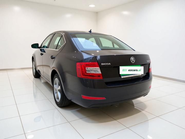 Octavia 2016 1.6L MT photo 4