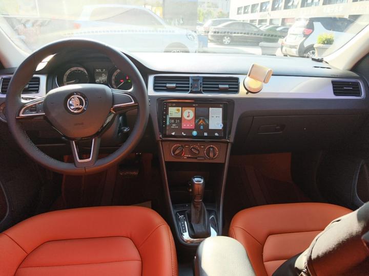 Rapid Spaceback 2019 Facelift 1.5L AT Comfort China V photo 5