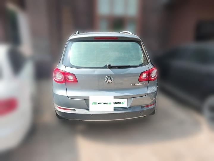 Tiguan 2010 1.8TSI AT RWD photo 5
