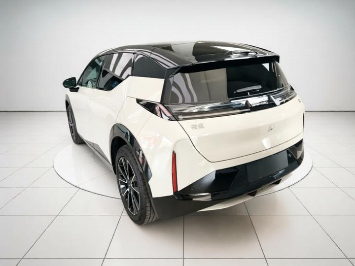 X 2023 RWD YOU 4-Seater photo 4