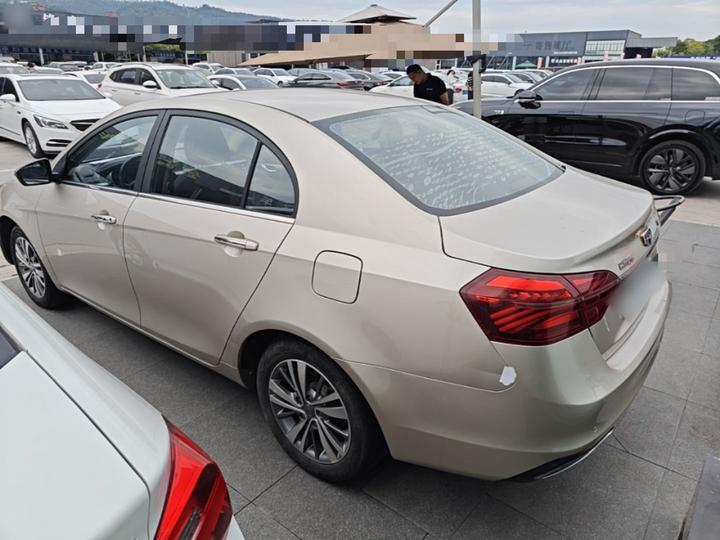 Emgrand 2018 1.5L MT photo 4