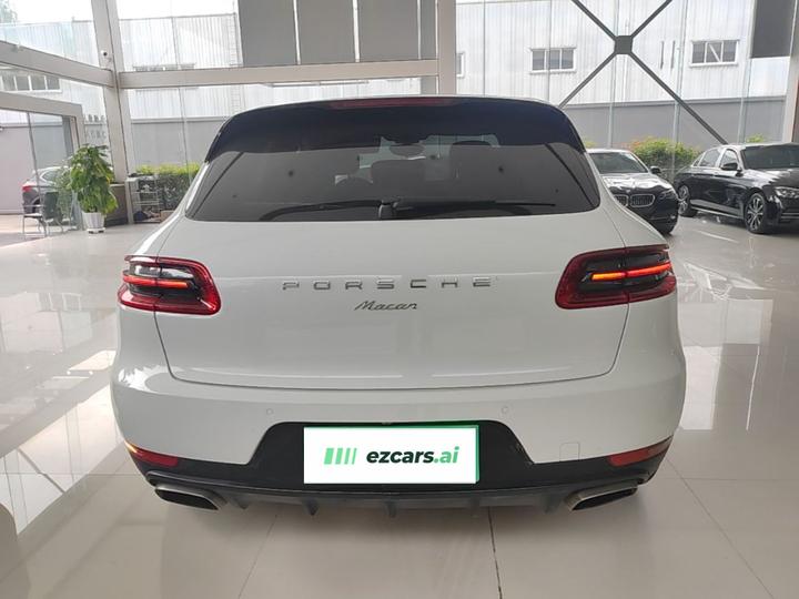 2017 Macan 2.0T photo 3