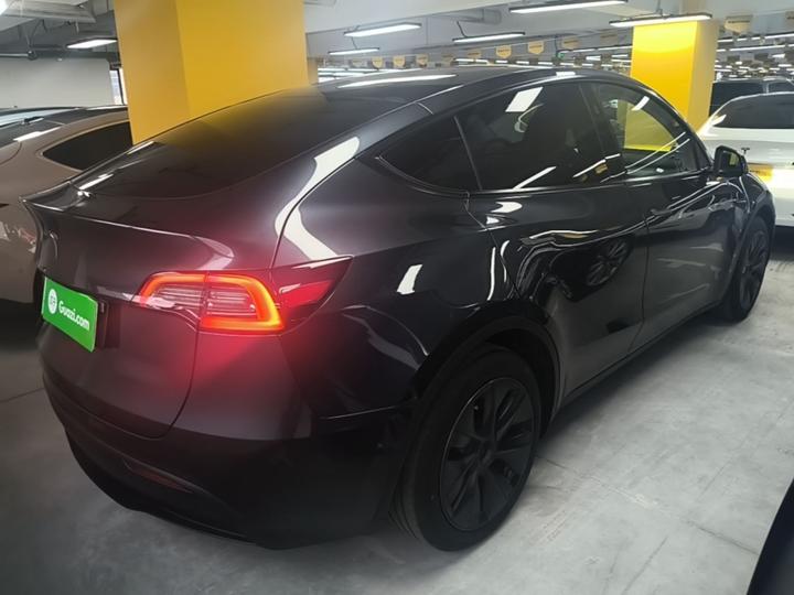 Model Y 2024 RWD photo 4
