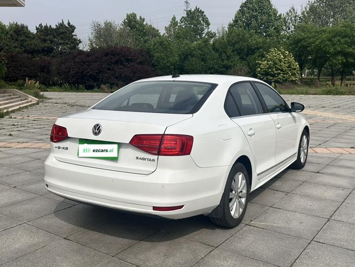 Sagitar 2015 1.6L AT Comfort photo 3