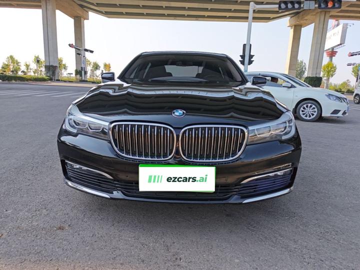 7 Series 2017 730Li Leading photo 2