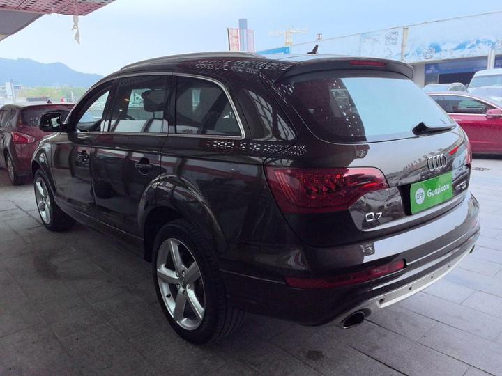 Q7 2013 40 TFSI Tech photo 3