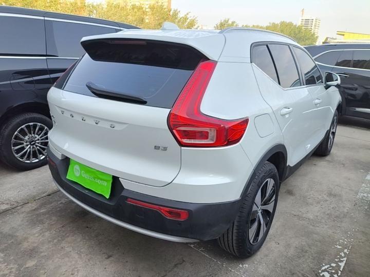 XC40 2023 B3 Luxury photo 4