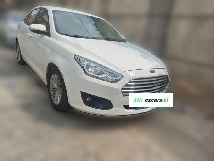 Escort 2015 1.5L AT Comfort photo 3