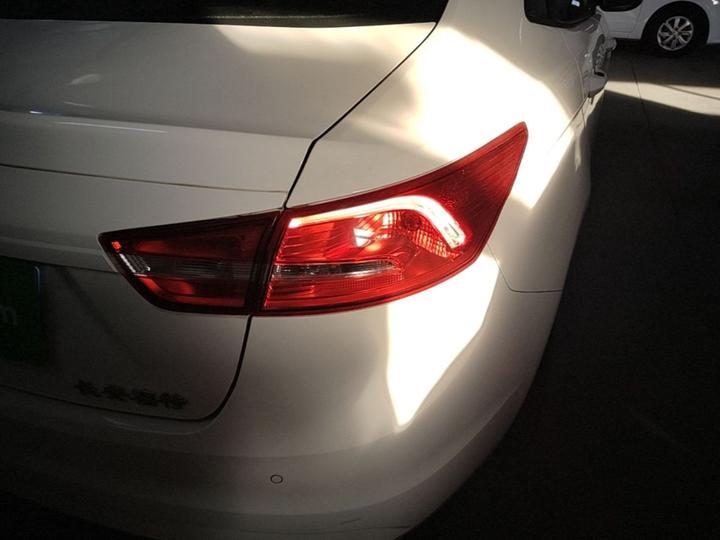 Escort 2015 1.5L AT Comfort photo 7