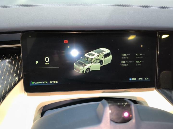 009 2024 7-Seater AWD 108kWh photo 7