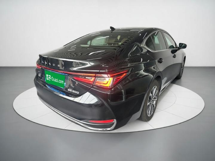 ES 2025 200 Exclusive photo 6