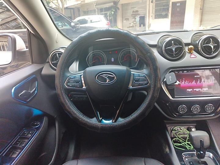 DX3 2018 1.5T CVT Premium photo 3