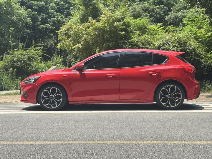 Focus 2020 Hatchback EcoBoost 180 AT ST Line photo 3