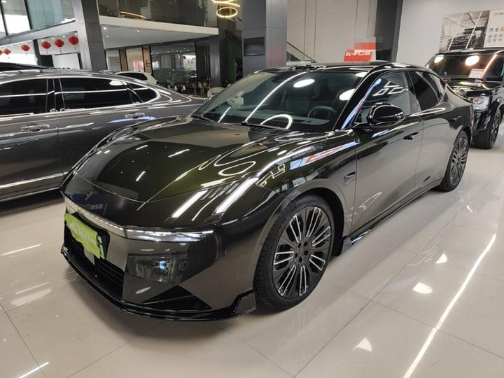 10 EM-P 2025 240 AWD Ultra Sport