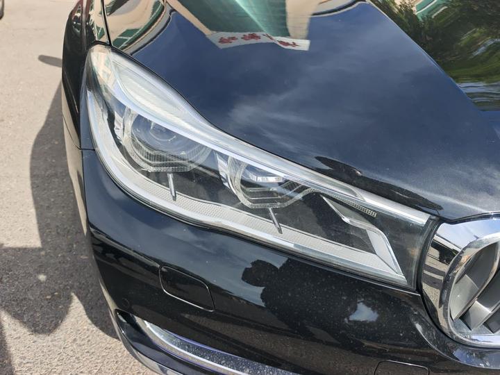 7 Series 2017 740Li Leading photo 7