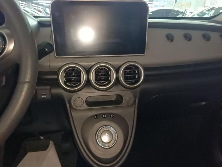 2021 351km Luxury photo 8
