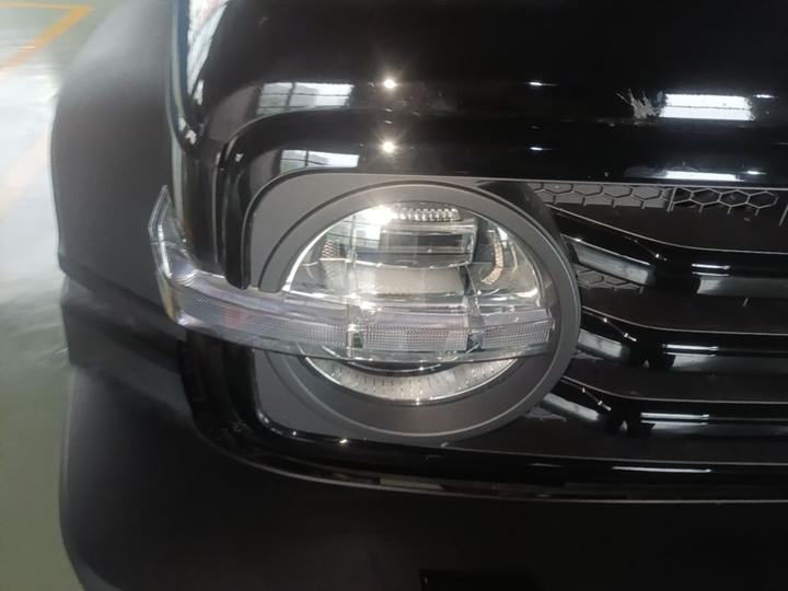 300 2025 2.0T Petrol photo 7