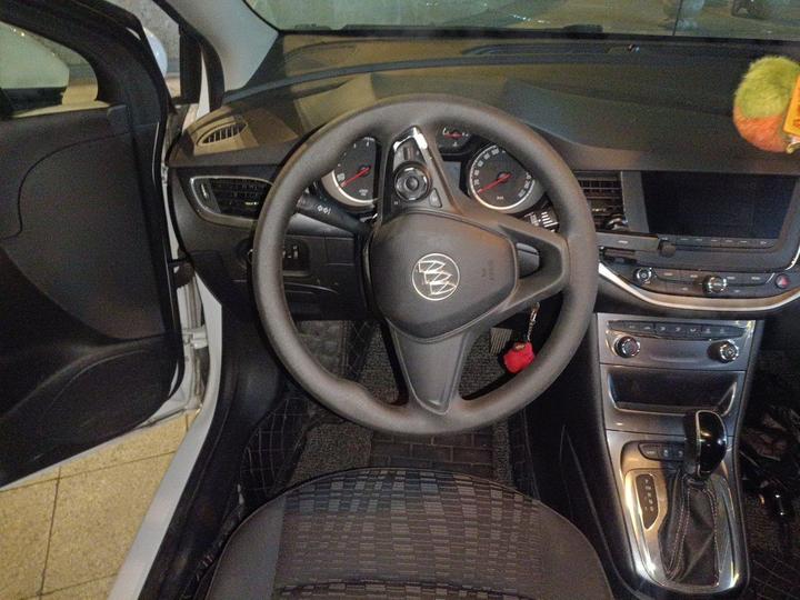 Verano 2016 Hatchback 15S AT Progressive photo 7