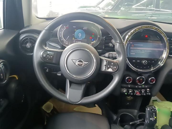 2022 Facelift 1.5T COOPER Classic 5-Door photo 2