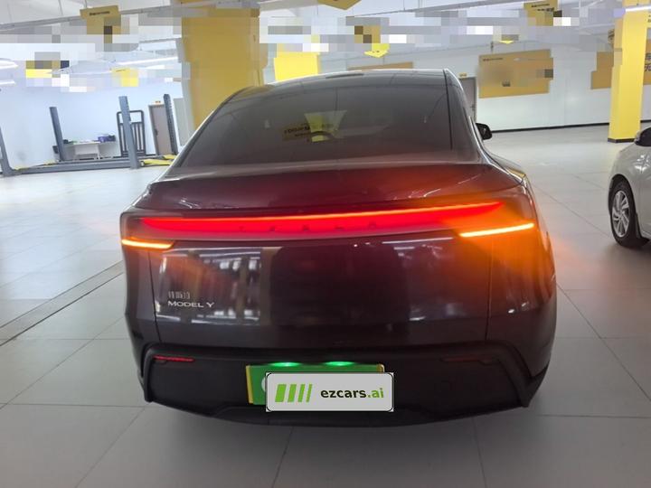 Model Y 2025 RWD photo 3