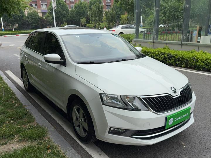 Rapid Spaceback 2018 1.6L MT Comfort photo 4