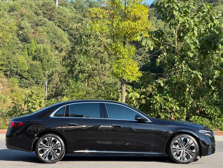 E-Class 2026 E 300 L Luxury photo 4