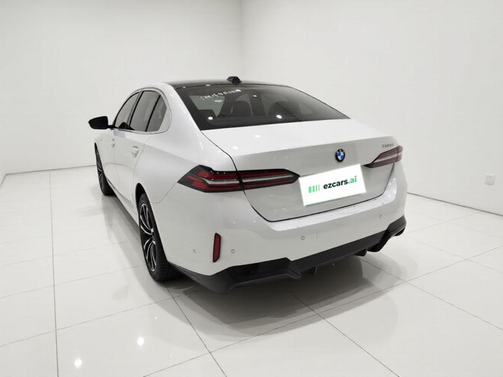 5 Series 2026 530Li Leading M Sport Package photo 4