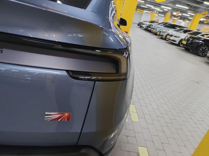 Model Y 2025 RWD Launch Edition photo 7