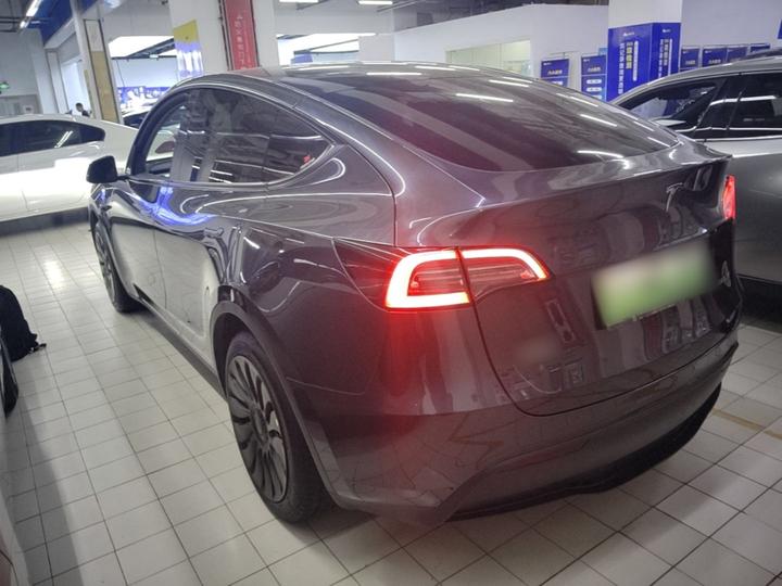 Model Y 2024 RWD photo 4