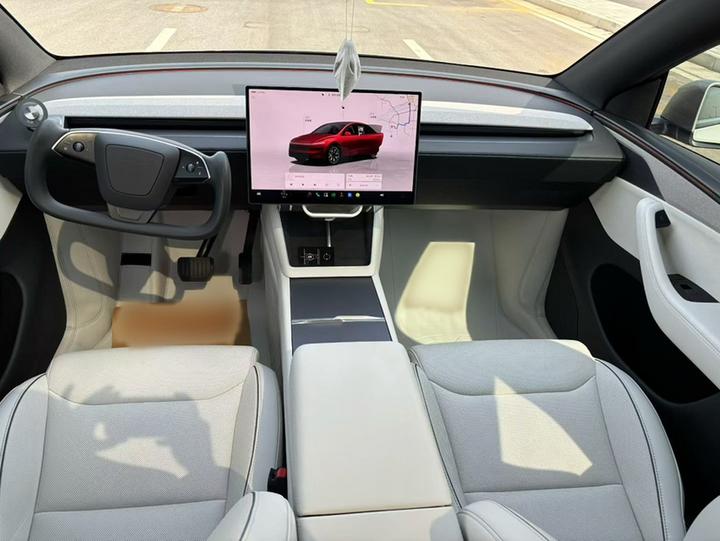 Model Y L 2025 Long Range AWD photo 8