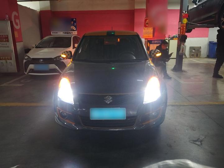 Swift 2016 1.5L AT Fashion photo 2