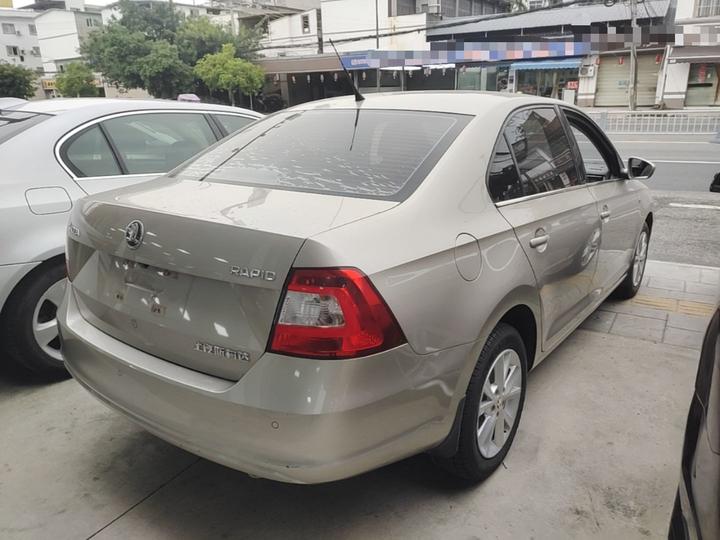 Rapid 2016 1.4L MT photo 6
