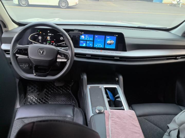 2024 Luxury AWD photo 5