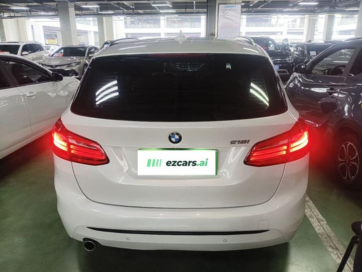 2 Series Wagon 2016 218i Sport Design Package photo 5