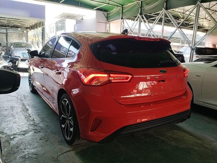 Focus 2020 Hatchback EcoBoost 180 AT ST Line photo 4