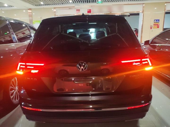 Tiguan L 2017 380TSI AT AWD Flagship photo 3