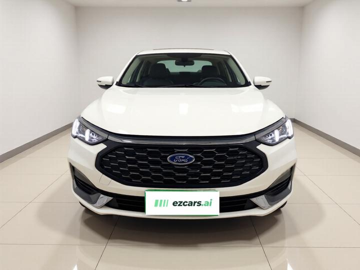 Escort 2021 1.5L AT photo 2