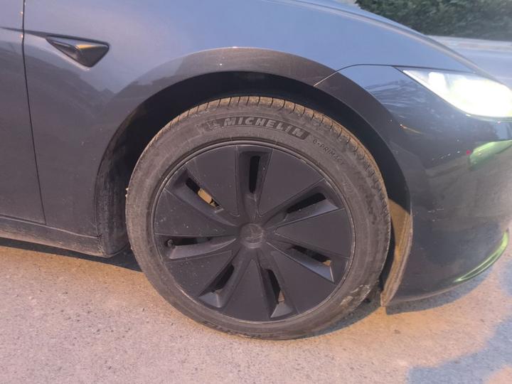 Model 3 2023 RWD photo 8