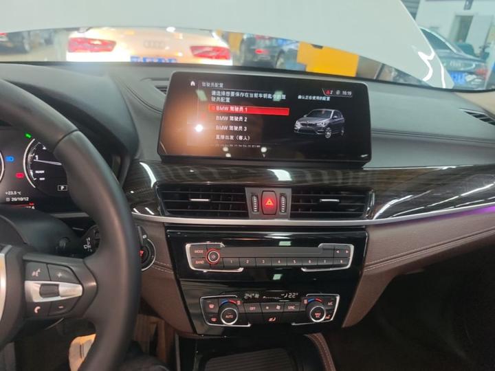 X1 2022 Facelift xDrive25Li Exclusive photo 4