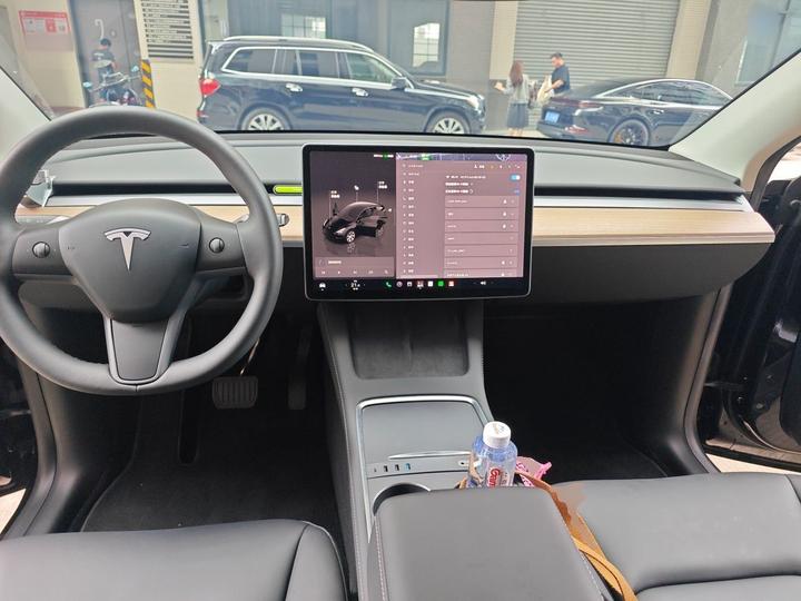 Model Y 2022 RWD photo 5