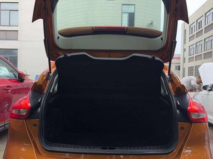 Focus 2017 Hatchback 1.6L AT Comfort photo 8