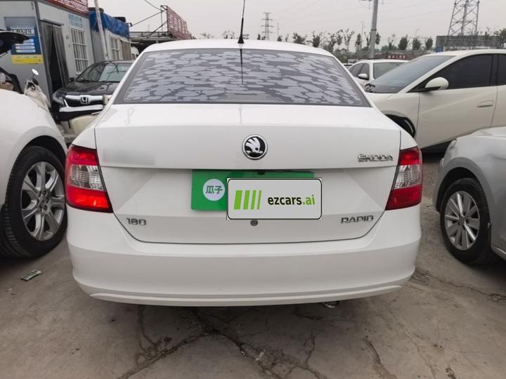 Rapid 2016 1.6L AT photo 5