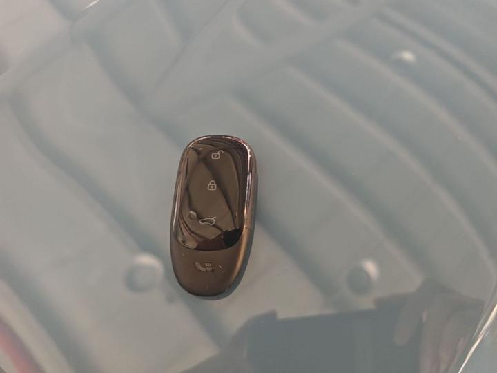 Li Auto ONE 2020 EREV 6-Seater photo 8