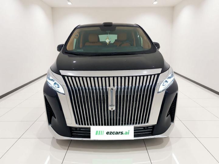 2025 AWD 8 photo 2