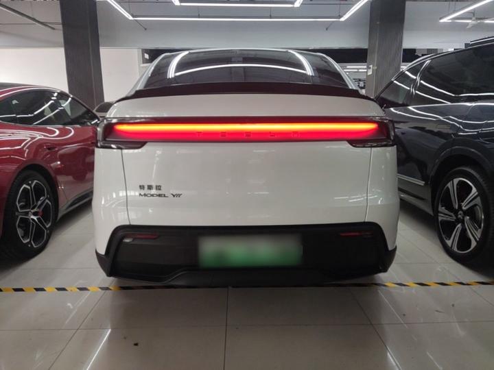 Model Y L 2025 Long Range AWD photo 3