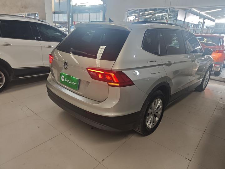 Tiguan L 2017 330TSI AT RWD photo 4