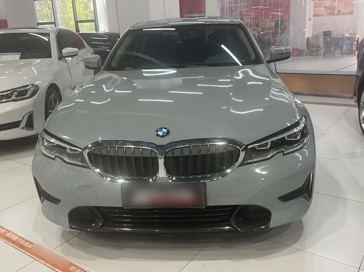 3 Series 2022 320i Sport Package photo 2