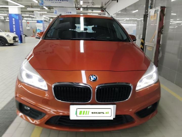 2 Series Wagon 2016 218i Leading photo 2
